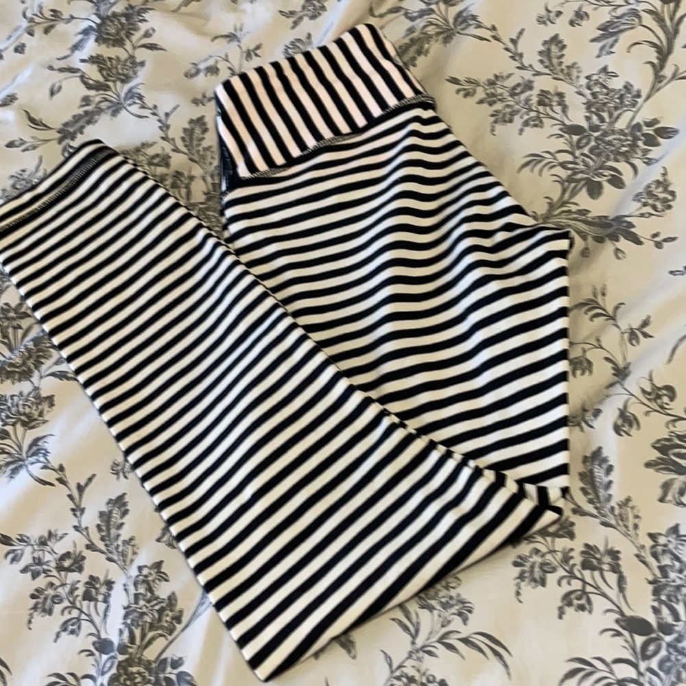 Lululemon Striped Wunder Unders Sz 2